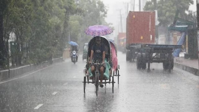 দেশের ৮ জেলায় ৬০ কিমি বেগে ঝড়ের পূর্বাভাস: নদীবন্দরে সতর্কতা জারি