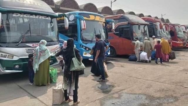 পবিত্র ঈদুল ফিতরের আগের দিনেও ঢাকা-টাঙ্গাইল-যমুনা সেতু মহাসড়ক দিয়ে নাড়ির টানে বাড়ি ফিরছেন উত্তরাঞ্চল...