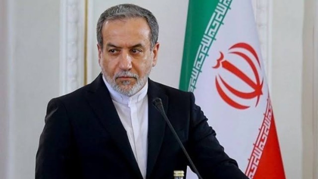 ইরান ইস্যুতে হামলার হুমকি থেকে পিছু হটলেন ট্রাম্প, আলোচনার দাবি নাকচ তেহরানের