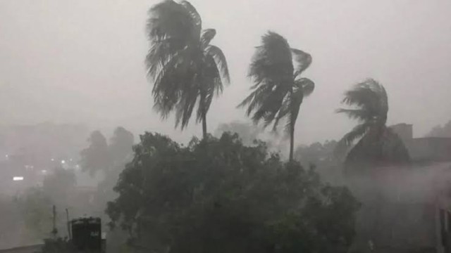 চার অঞ্চলে ৮০ কিমি বেগে ঝড়ের পূর্বাভাস, ২ নম্বর নৌ হুঁশিয়ারি সংকেত