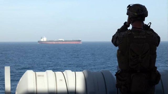 মার্কিন বাধা এড়িয়ে বন্দরে পৌঁছাল ইরানি জাহাজ, অন্যটি জব্দ