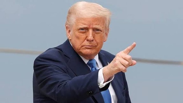 ইরানে দীর্ঘমেয়াদী হামলার প্রস্তুতি নিচ্ছে যুক্তরাষ্ট্র: ট্রাম্পের নির্দেশের অপেক্ষা