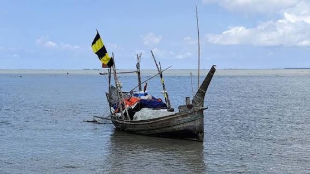 বঙ্গোপসাগরে মাছ ধরতে গিয়ে ১৩ জেলে নিখোঁজ