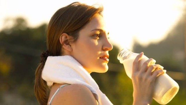 বিয়ের আগে ত্বকের উজ্জ্বলতা বাড়াতে যা পান করবেন