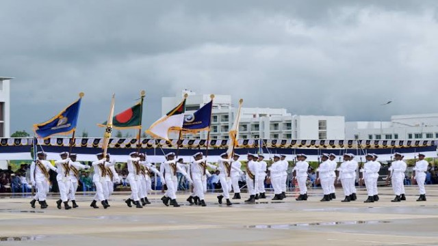 কঠোর সামরিক প্রশিক্ষণ শেষে ৪১৭ নাবিক নৌবাহিনীতে অন্তর্ভুক্ত
