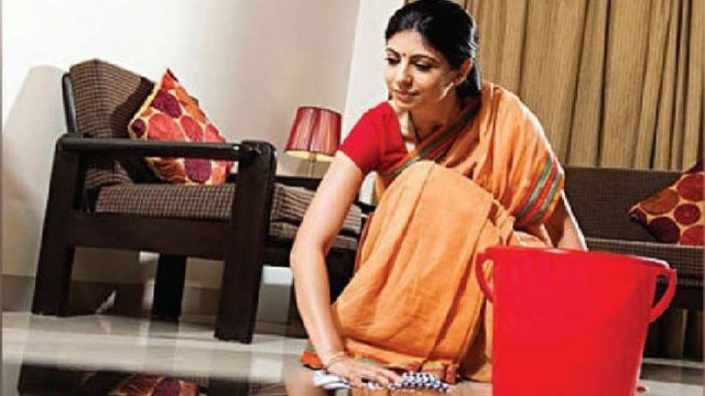 জিম নয়, বাড়ির কাজ করেই ঝরান বাড়তি মেদ