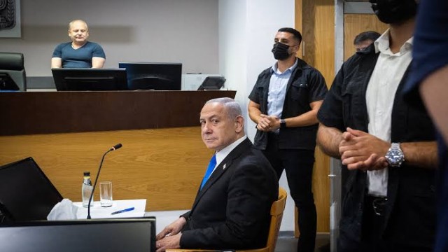 আদালতের কাঠগড়ায় নেতানিয়াহু