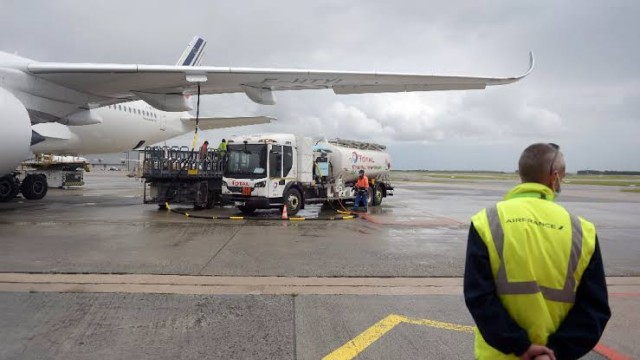 হরমুজ প্রণালি সংকটে ইউরোপে উড়োজাহাজের জ্বালানি সংকট, ফ্লাইট বাতিলের আশঙ্কা