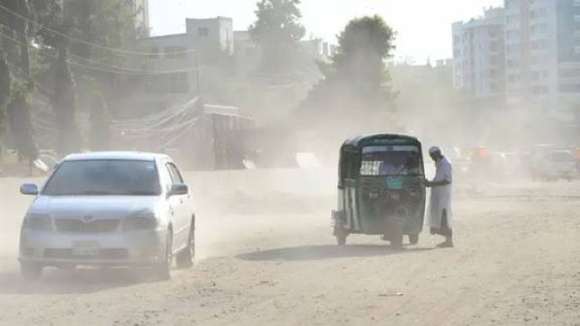 ঢাকার বাতাস আজ ‘খুবই অস্বাস্থ্যকর’, দূষণে শীর্ষে দিল্লি