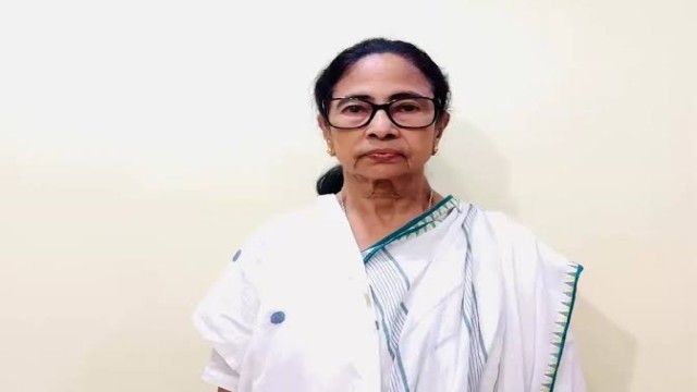 মমতা বন্দ্যোপাধ্যায়ের বার্তা: শেষ মুহূর্ত পর্যন্ত লড়াইয়ের ঘোষণা