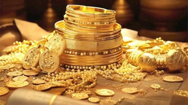 বিশ্ববাজারে স্বর্ণের দাম নিম্নমুখী: জেনে নিন মূল কারণ