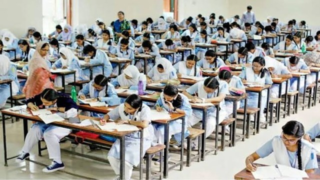 এসএসসি ও সমমান পরীক্ষা: ২০ হাজার শিক্ষার্থী অনুপস্থিত, বহিষ্কৃত ৮