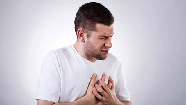বুকে জ্বালাপোড়া ও অ্যাসিডিটি দূর করার ৩টি কার্যকর ঘরোয়া প্রতিকার