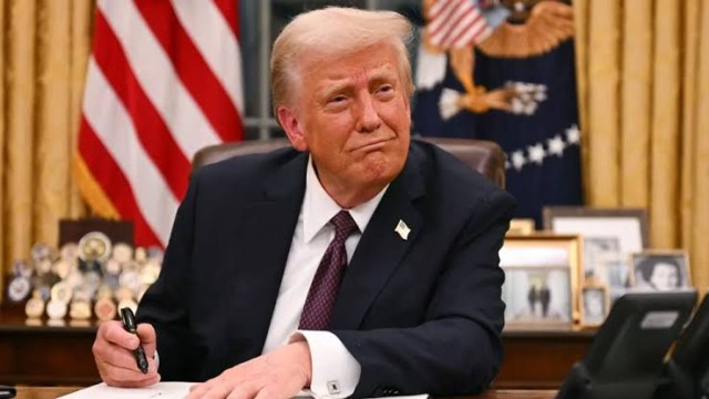 ইরানের সঙ্গে ব্যবসা করা সব দেশের ওপর ২৫% শুল্ক আরোপের ঘোষণা ট্রাম্পের