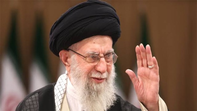 খামেনির হুঁশিয়ারি: যুক্তরাষ্ট্র হামলা চালালে শুরু হতে পারে আঞ্চলিক যুদ্ধ