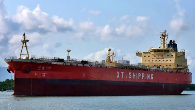 চট্টগ্রাম বন্দরে ৩৪ হাজার টন জেট ফুয়েল নিয়ে ভিড়ল চীনা জাহাজ