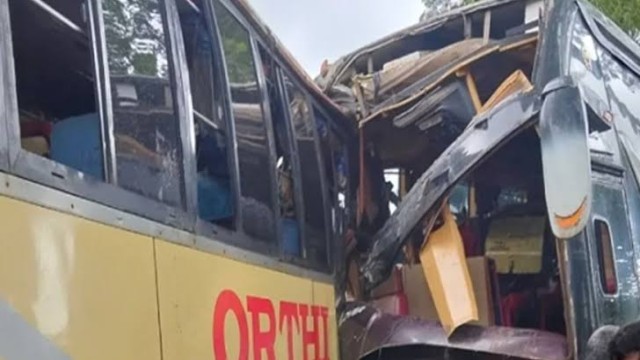 ভারতে দুই বাসের মুখোমুখি সংঘর্ষে ১১ জন নিহত