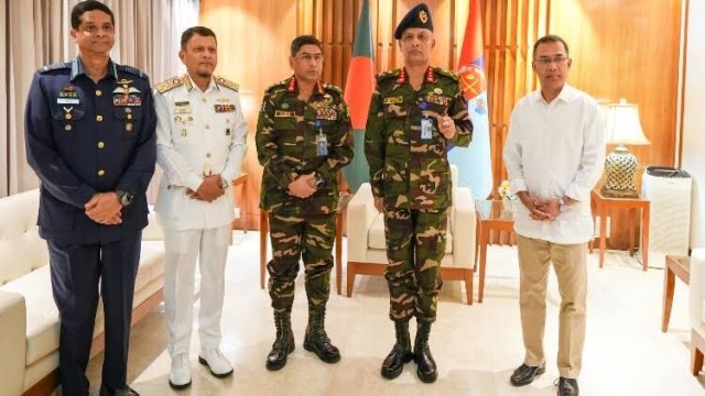 প্রথমবার সশস্ত্র বাহিনী বিভাগে অফিস করলেন প্রধানমন্ত্রী