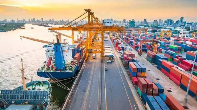 চট্টগ্রাম বন্দরে কাল থেকে অনির্দিষ্টকালের কর্মবিরতি: অচল হওয়ার পথে দেশের প্রধান সমুদ্রবন্দর