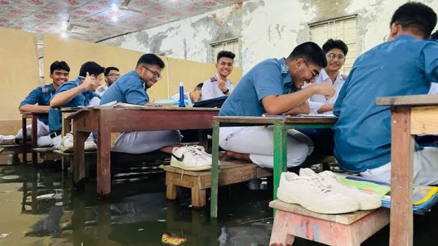 বেঞ্চে পা তুলে এসএসসি পরীক্ষা দিল শিক্ষার্থীরা