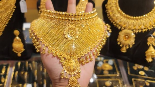 তিন সপ্তাহ বৃদ্ধির পর কমল স্বর্ণের দাম