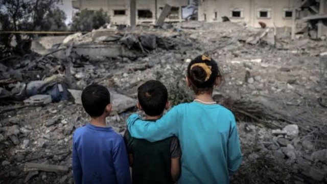 ‘হার্টে গুলি করেছে’, বাবা-মায়ের মৃত্যুর বর্ণনা দিলো গাজার অবুঝ শিশুরা