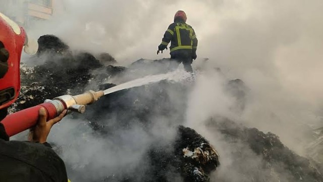 গাজীপুরে আগুনে কারখানা-গুদাম-কলোনি পুড়ে ছাই