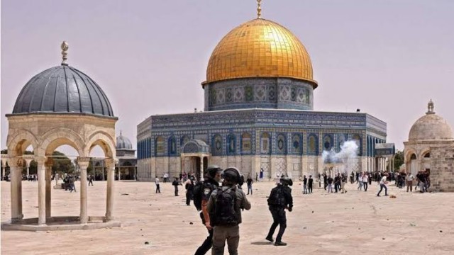 ৪১ দিন পর খুলেছে আল আকসা মসজিদ: মুসল্লিদের ঢল