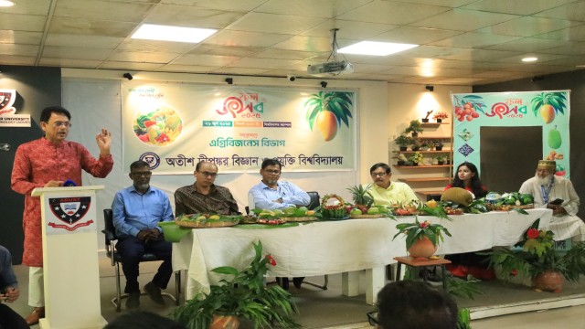 এগ্রিবিজনেস বিভাগের উদ্যোগে এডাস্টে ফল উৎসব অনুষ্ঠিত