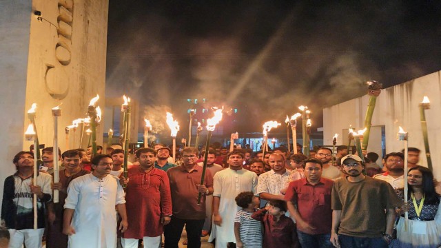 তিস্তা মহাপরিকল্পনা বাস্তবায়নে কুবিতে মশাল মিছিল