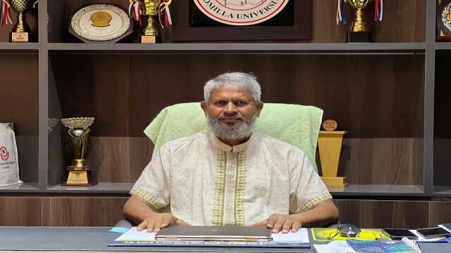 সাংবাদিকদের টাকা-মোবাইল দেন শিক্ষকরা - কুবি উপাচার্য