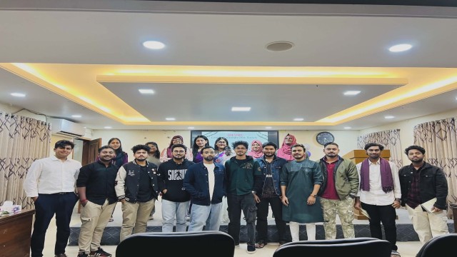 কুবিতে ফিল্ম সোসাইটির চলচ্চিত্র প্রদর্শন ও নবীনবরণ অনুষ্ঠিত