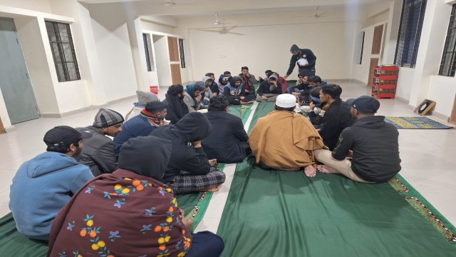 তাসবিহ পাঠে বর্যবরণ যবিপ্রবির মেহেরুল্লাহ হলের শিক্ষার্থীদের