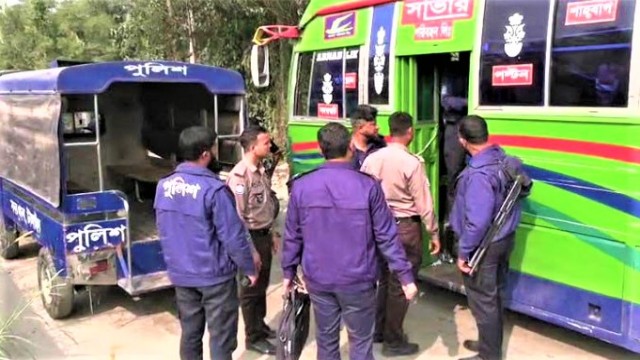চলন্ত বাসে কলেজছাত্রীকে সংঘবদ্ধ যৌন নিপীড়নের অভিযোগ, আটক ৩