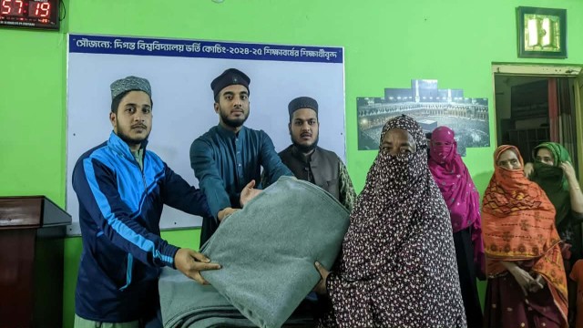 ইবিতে জমিয়তে তালাবায়ে আরাবিয়ার শীতবস্ত্র বিতরণ