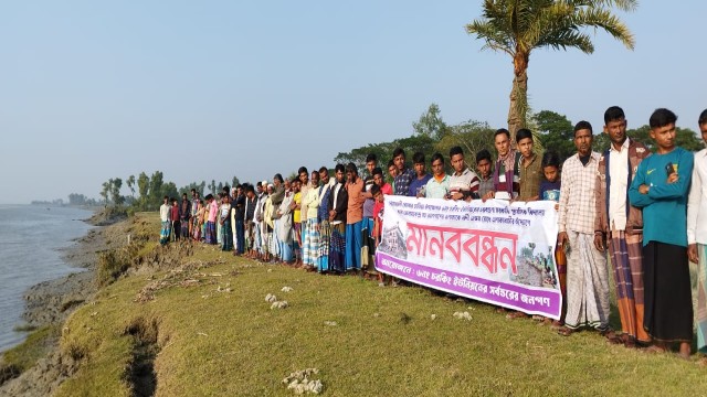 বর্ষা আসার আগেই নদীভাঙন প্রতিরোধে জিও ব্যাগের দাবি চর বগুলা গ্রামে