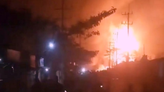 বাজিতপুরে পেট্রোল পাম্পে ভয়াবহ আগুন, মালিকসহ দগ্ধ ৪