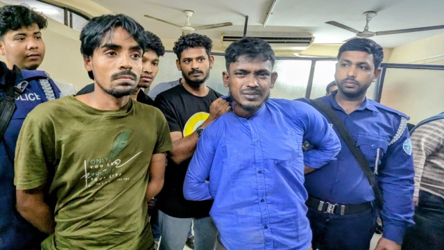 কুবির নারী শিক্ষার্থীকে বাসে হেনস্তার অভিযোগ, পুলিশ হেফাজতে পাঁচজন