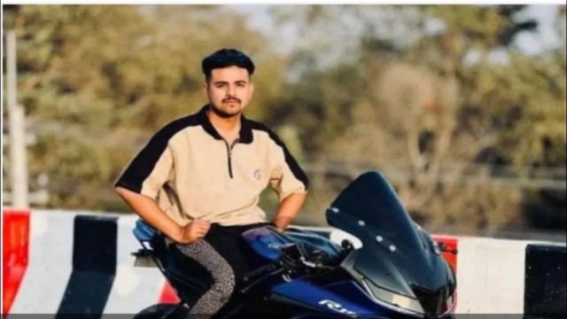 রাজশাহীর শাহমখদুম থানা এলাকার পবা রাইসমিলপাড়া মহল্লায় পূর্ব শত্রুতার জেরে মো. সাব্বির (২১) নামে এক য...