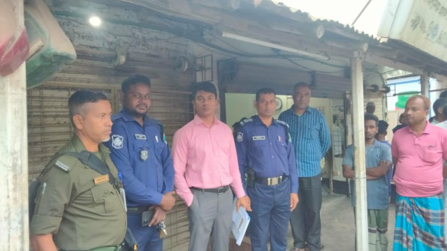 নলডাঙ্গায় অবৈধভাবে জ্বালানি তেল মজুদ, ব্যবসায়ীকে জরিমানা