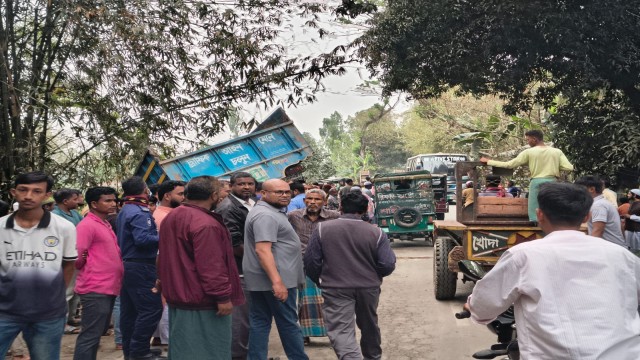 কুড়িগ্রামের উলিপুর উপজেলায় সড়ক দুর্ঘটনায় মোস্তফা মিয়া (৬২) নামে এক মোটরসাইকেল আরোহীর মৃত্যু হয়েছে।