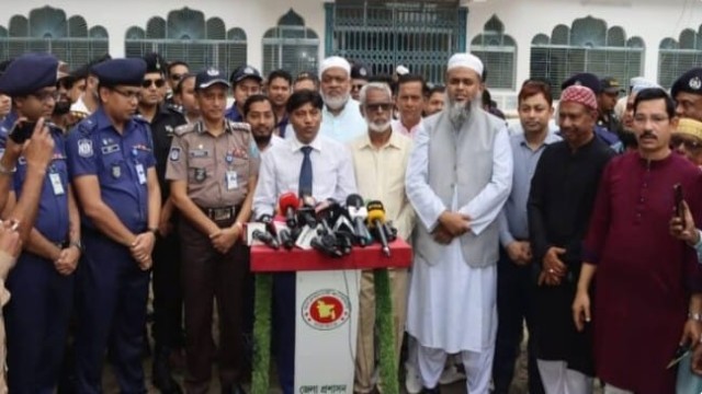 দেশের প্রাচীন ও ঐতিহ্যবাহী শোলাকিয়া ঈদগাহ-এ পবিত্র ঈদুল ফিতরের ১৯৯তম ঈদ জামাত আজ অনুষ্ঠিত হবে।