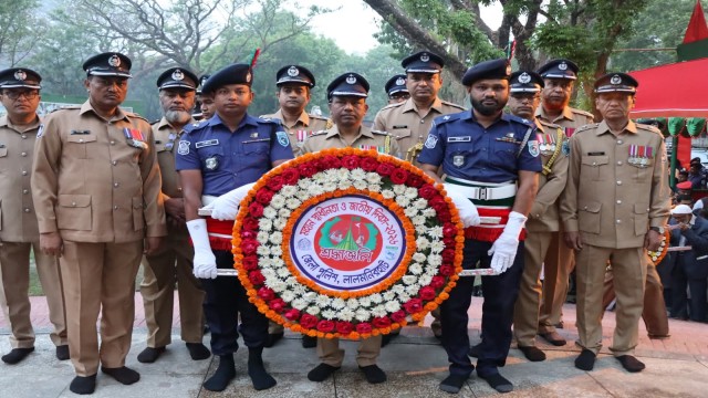 লালমনিরহাটে স্বাধীনতা দিবসে জেলা পুলিশের শ্রদ্ধা নিবেদন