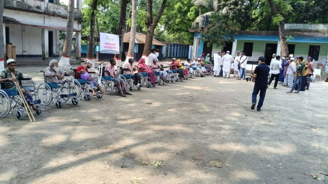কালীগঞ্জে ১৫ প্রতিবন্ধীর মাঝে হুইলচেয়ার বিতরণ জামায়াতের