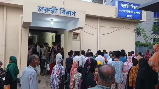 ফেসবুক লাইভে বিষপান: ঝালকাঠিতে পিতা ও দুই শিশু হাসপাতালে