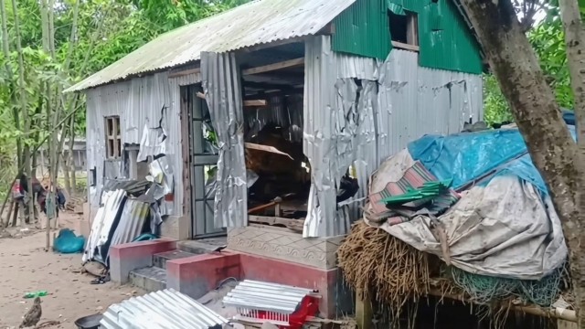 কটিয়াদীতে মাদকবিরোধী ক্ষোভে বাড়িঘর ভাঙচুর, ইয়াবাসহ আটক ১