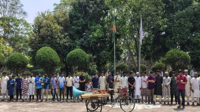 গণভোট ইস্যুতে ইবিতে বৈষম্যবিরোধী ছাত্র আন্দোলনের মানববন্ধন