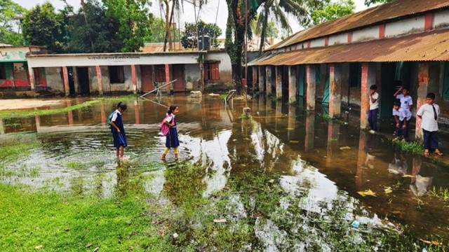 ঝিনাইগাতী স্কুলে সামান্য বৃষ্টিতেই মাঠে পানি, বিপাকে শিক্ষার্থীরা