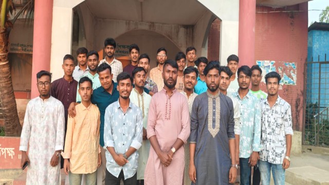 কক্সবাজারের ছাত্রদল নেতা খোরশেদ হত্যাকাণ্ডের প্রতিবাদে শাপলাপুর ইউনিয়ন ছাত্রদলের উদ্যোগে একটি প্রতিব...