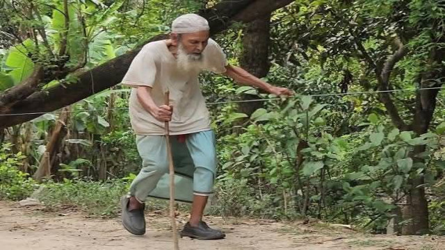 নাটোরে দড়ি বেয়ে মসজিদে যাওয়া আলোচিত অন্ধ মুয়াজ্জিনের মৃত্যু